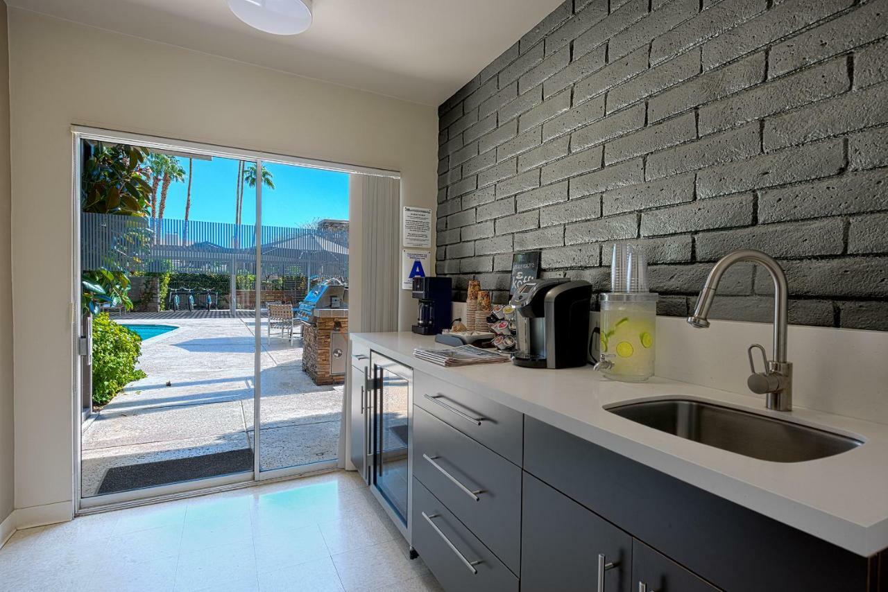 Desert Hills- 21 And Over (Adults Only) Palm Springs Dış mekan fotoğraf